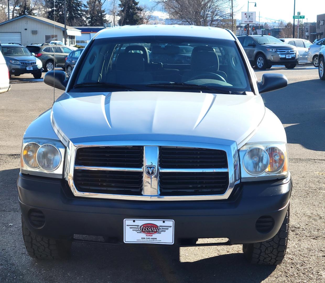 2005 White /Gray Dodge Dakota ST (1D7HW28N55S) with an 4.7L V8 engine, Automatic with Overdrive transmission, located at 450 N Russell, Missoula, MT, 59801, (406) 543-6600, 46.874496, -114.017433 - Great Running little Truck. 4.7L V8. Automatic Transmission. Air Conditioning. AM FM CD. Nice Toyo Open country Tires. Clean Carfax. - Photo#2